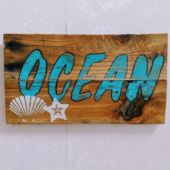 Reclaimed wooden ocean sign. - Picture 1 of 1